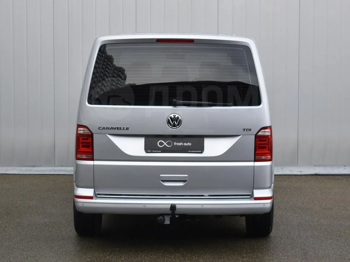 Volkswagen Caravelle Image 8